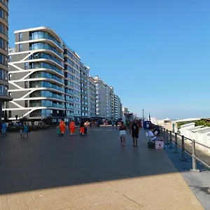 Appartement Betsy Met Direct Zeezicht, Oostende